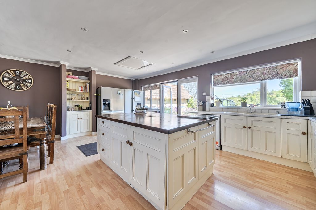 4 bed bungalow for saleNetheravon, Salisbury SP4 photo 3