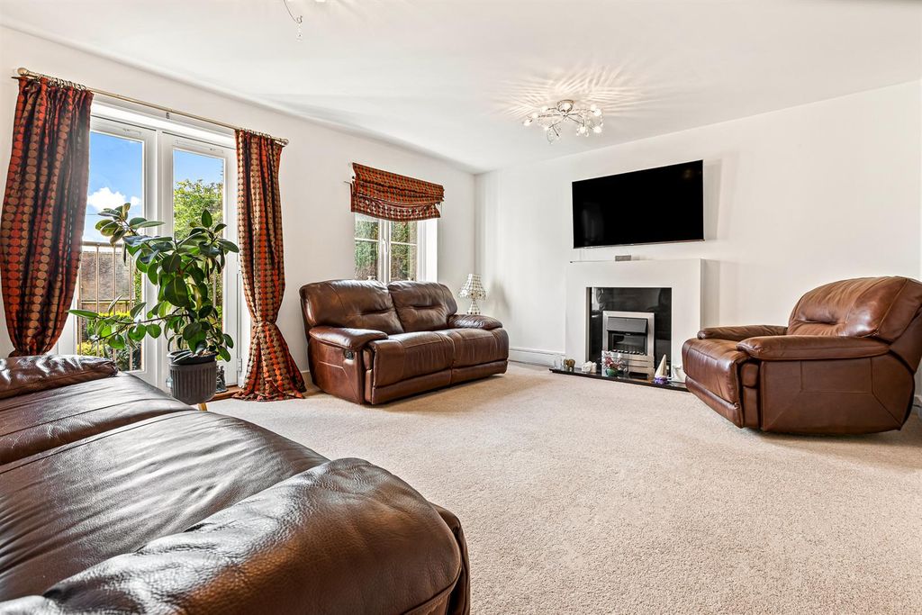 Additional image 4 of 5 bed end terrace house for saleElm Tree Court, Leicester LE2