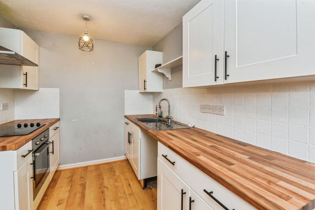 Additional image 4 of 2 bed flat for saleMorse Close, Chippenham SN15