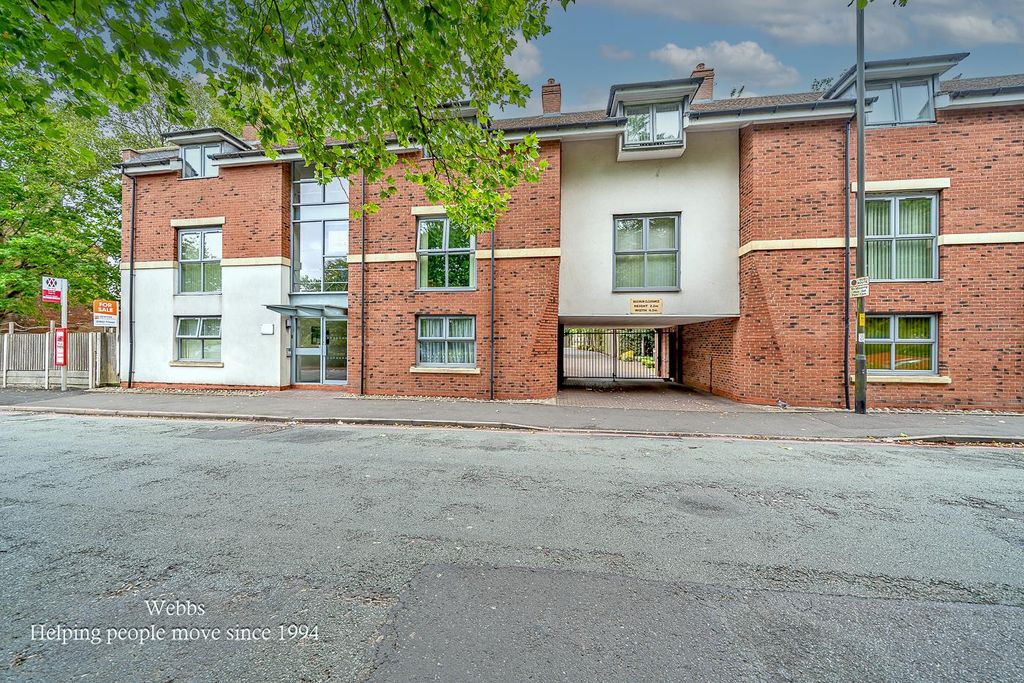 2 bed flat for salePark Road, Bloxwich, Walsall WS3