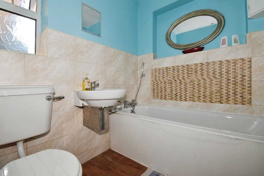 Additional image 10 of 3 bed semi-detached house for saleKent Crescent, Wigston, Leicestershire LE18