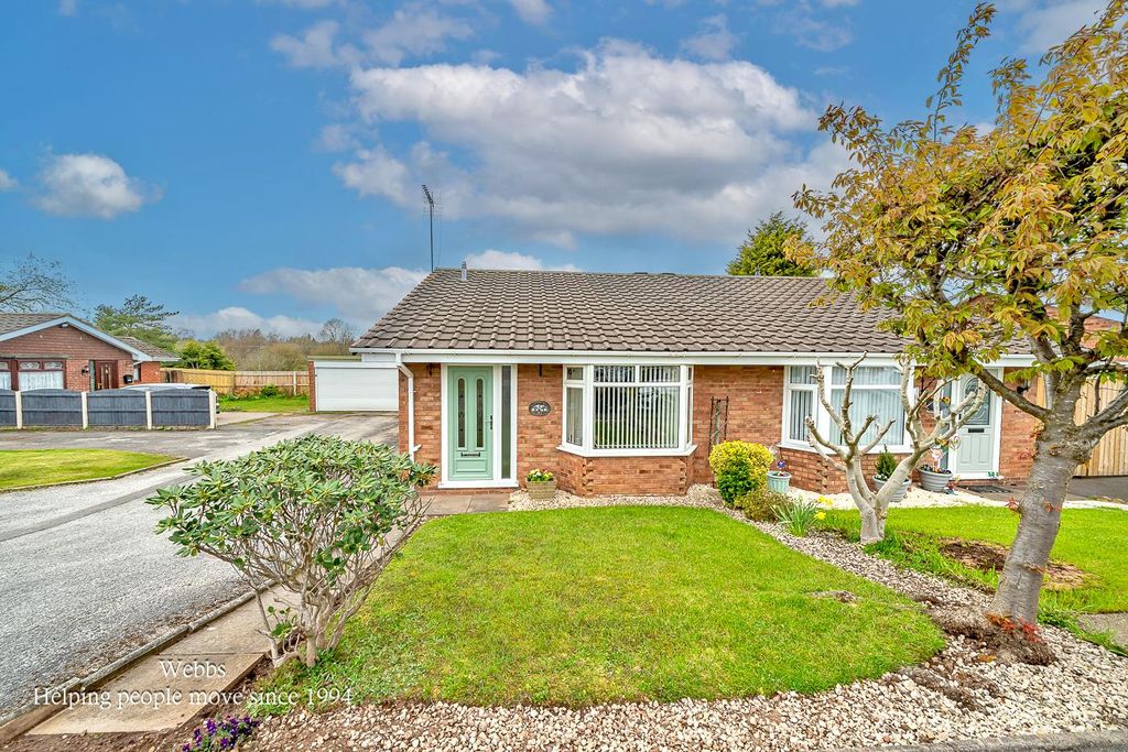 2 bed semi-detached bungalow for saleMeadow Lark Close, Hednesford, Cannock WS12