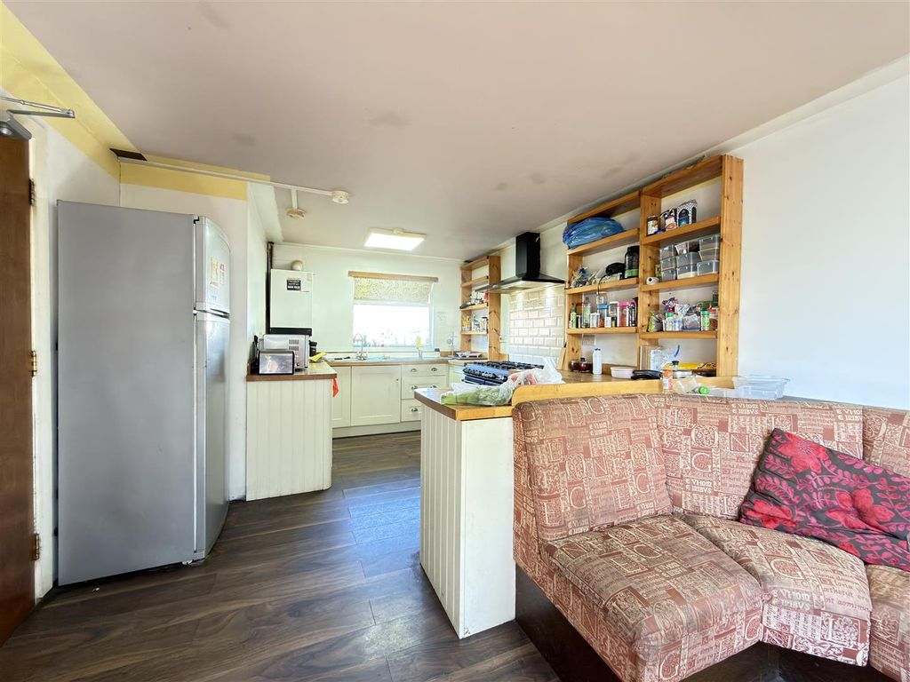 Additional image 2 of 7 bed end terrace house for saleAikman Avenue, Leicester LE3