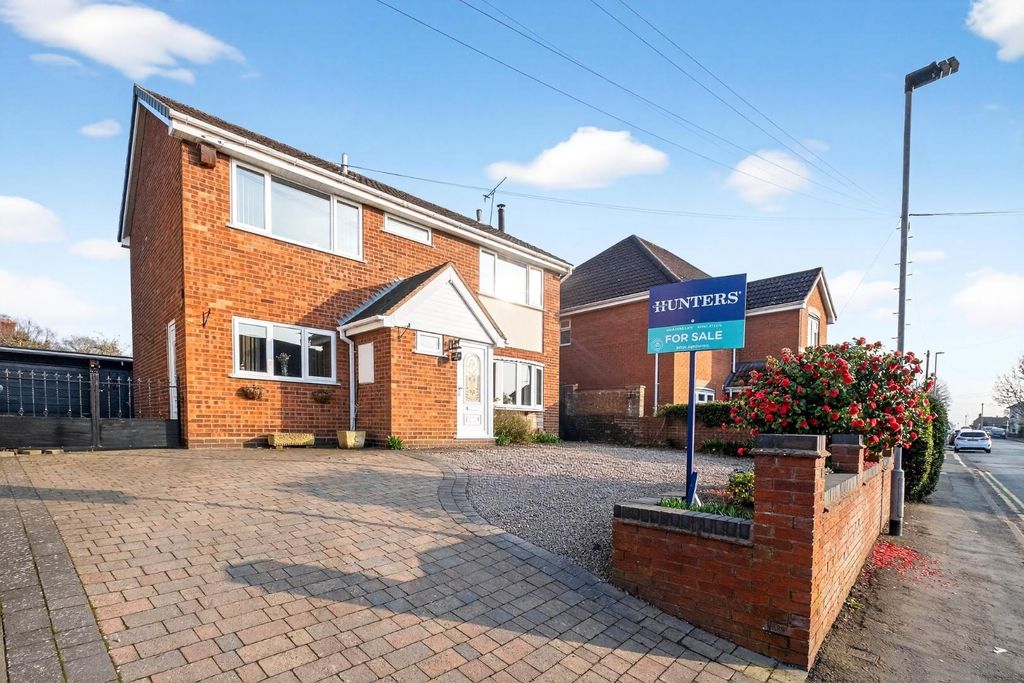 4 bed detached house for saleCommon Road, Wombourne, Wolverhampton WV5