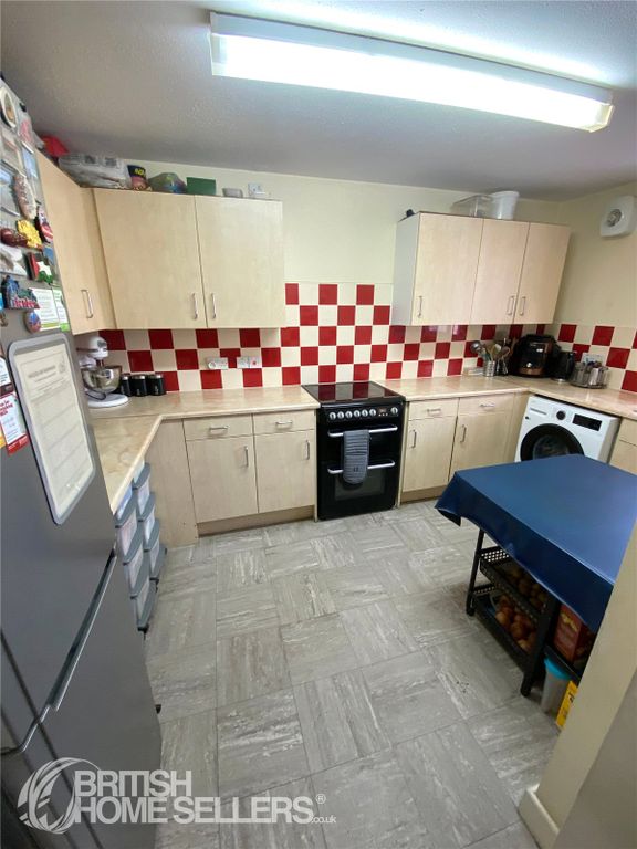 Additional image 6 of 3 bed flat for salePluto Close, Leicester, Leicestershire LE2