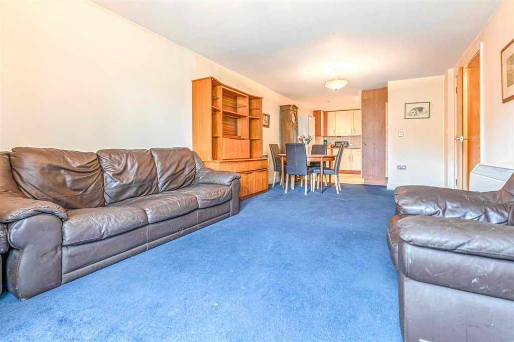 Additional image 7 of 2 bed flat for saleThe Laurels, Knighton Park Road, Leicester LE2