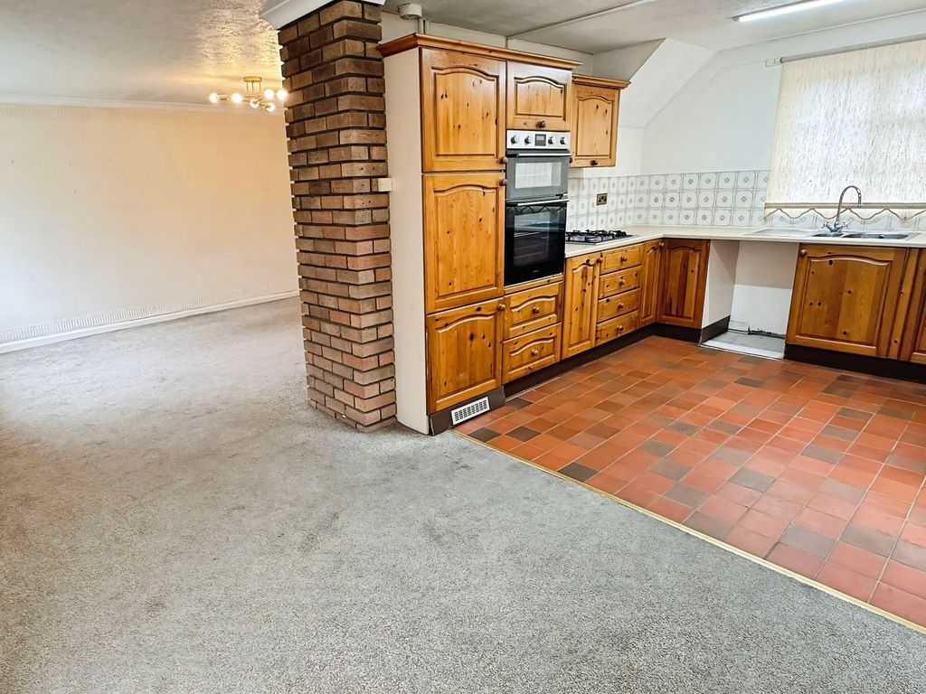 3 bed detached house for salePenine Close, Oadby, Leicester LE2 photo 3