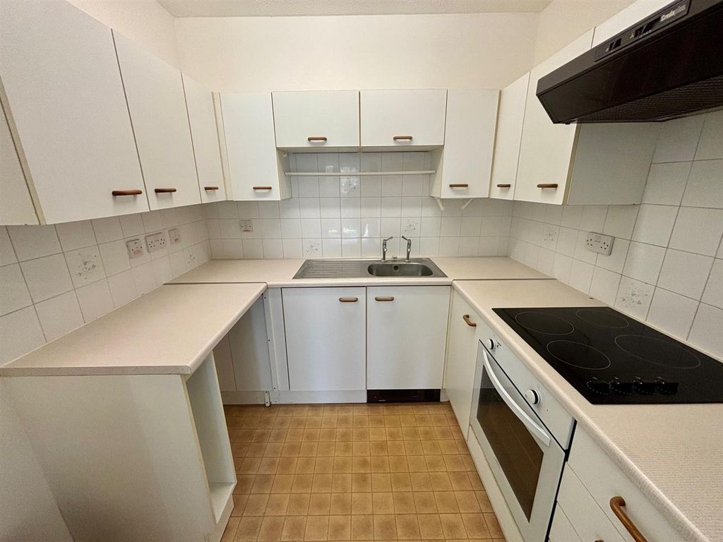 1 bed flat for salePolebarn Road, Trowbridge BA14 photo 4