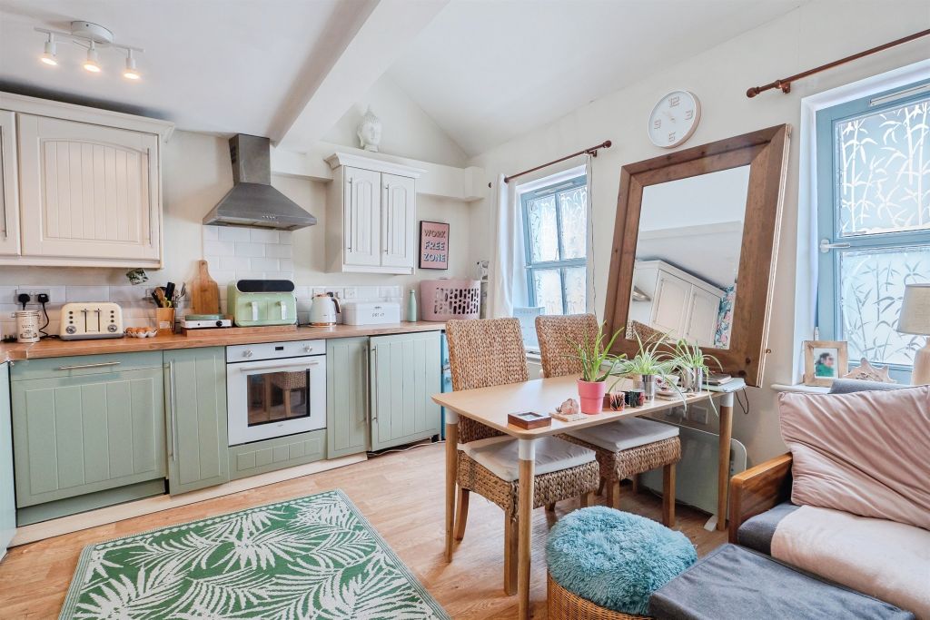 2 bed flat for saleLansdowne Road, Leicester LE2 photo 5