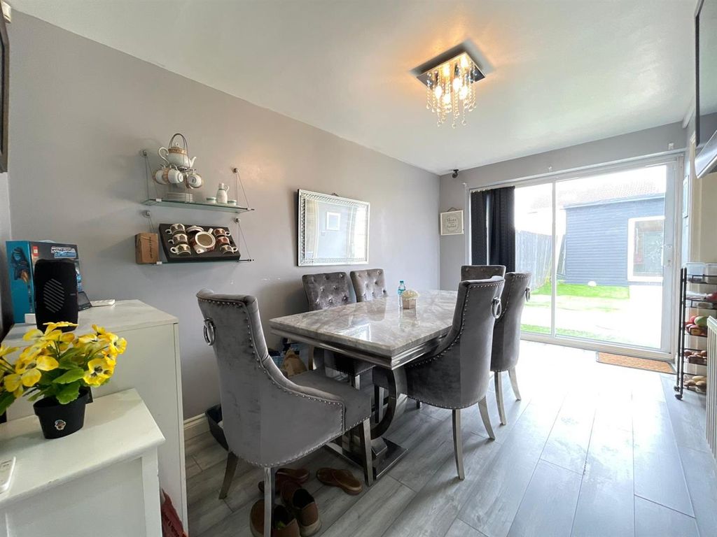 Additional image 6 of 3 bed town house for saleCranesbill Road, Hamilton, Leicester LE5