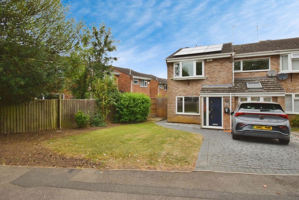 4 bed semi-detached house for saleLamport Close, Wigston, Leicestershire LE18