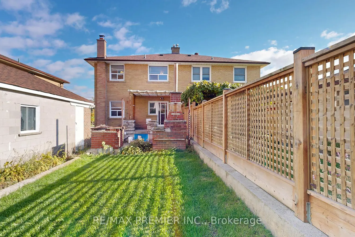Additional image 13 of 12 Sonnet Court