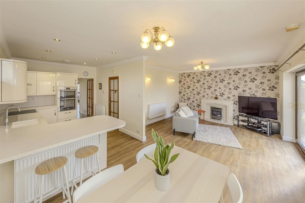 3 bed bungalow for saleCaverswall Common, Caverswall, Staffordshire ST11 photo 3
