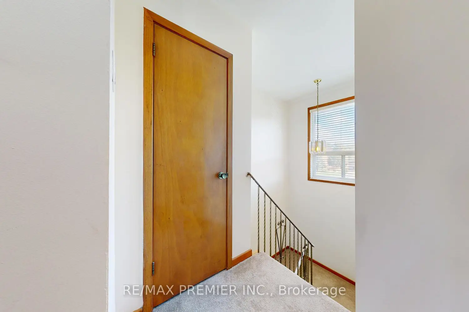 Additional image 10 of 12 Sonnet Court