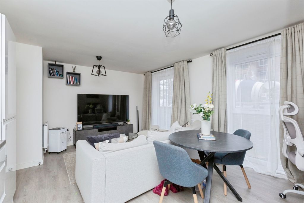 2 bed flat for salePingle Wharf Approach, Leicester LE3 photo 5