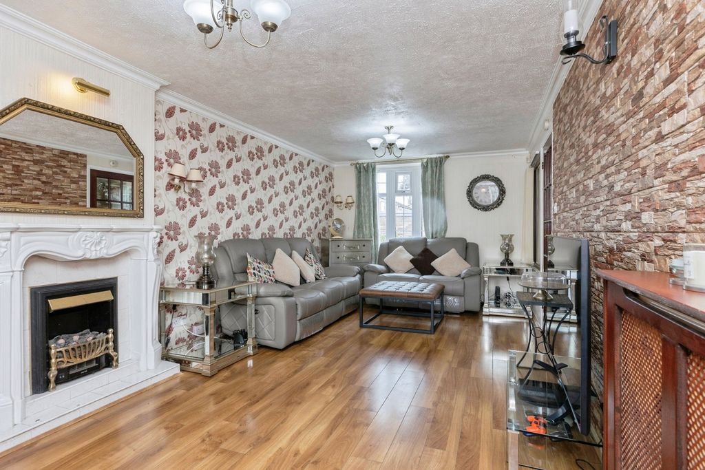 Additional image 3 of 3 bed semi-detached house for saleHolkham Avenue, Leicester, Leicestershire LE4