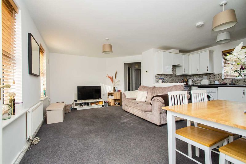 2 bed flat for saleSanders Way, Lichfield (Nr Shortbutts Lane) WS14 photo 2