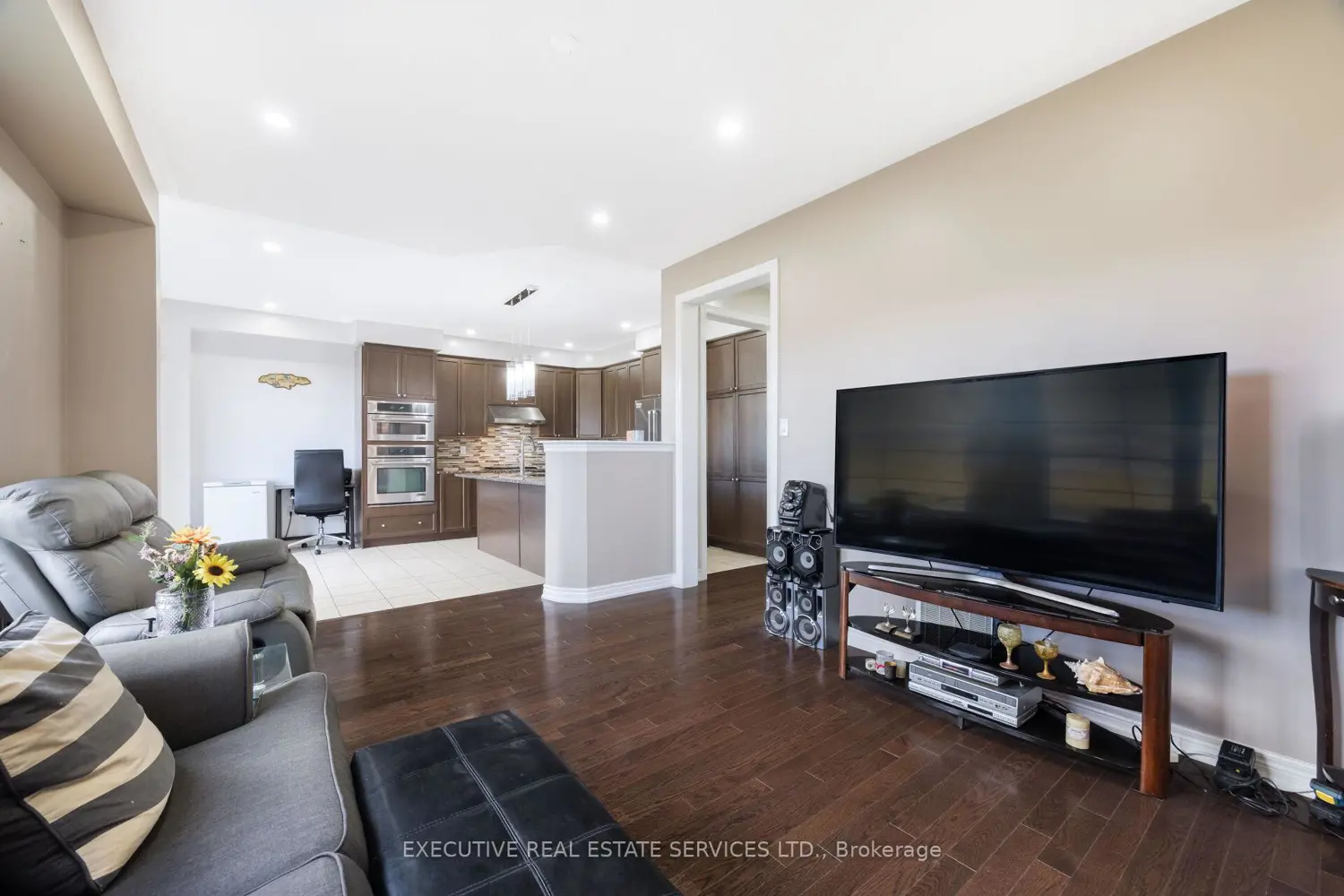 37 Ross Drive photo 4