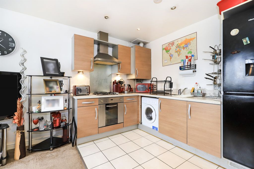 Additional image 2 of 2 bed flat for salePrestwood Road, Near New Cross Wednesfield, Wolverhampton WV11