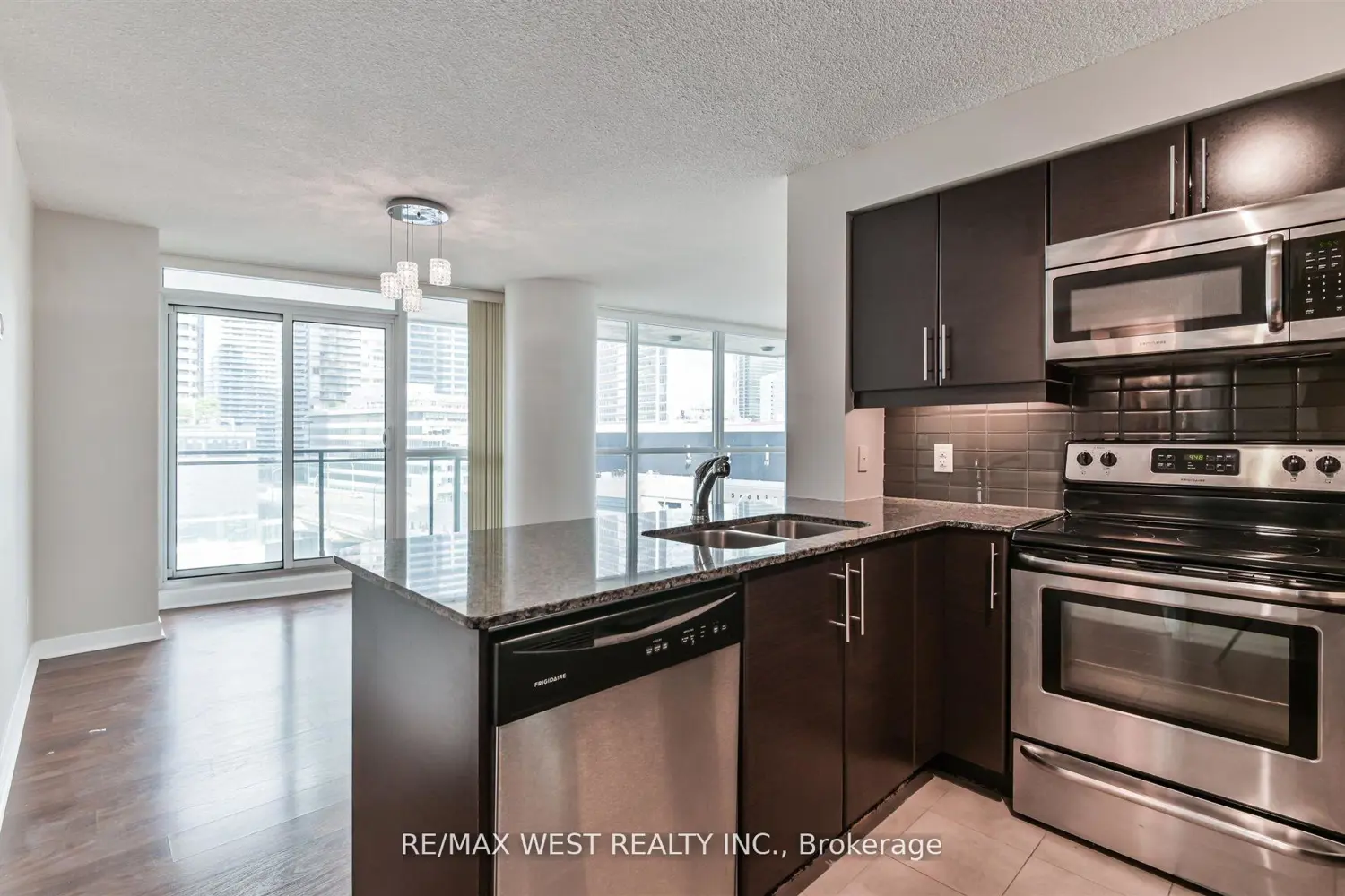 Additional image 9 of 33 Bay Street 903