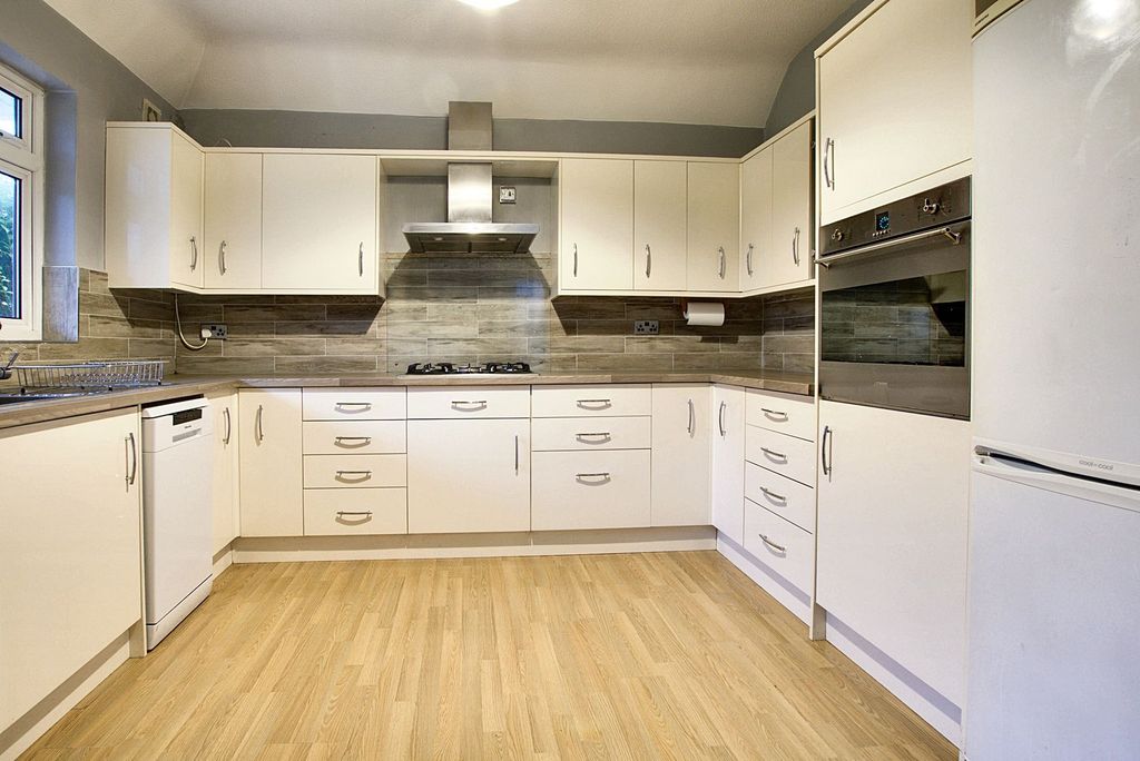 Additional image 10 of 4 bed detached bungalow for saleElms Road, Leicester LE2