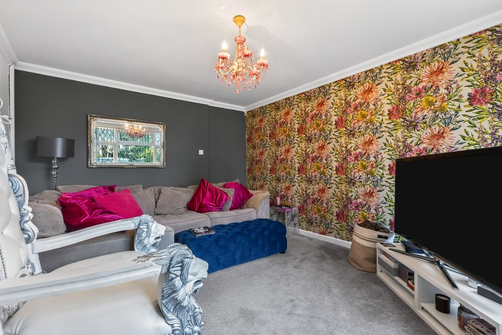 4 bed detached house for saleLutterworth Road, Leicester LE2 photo 4