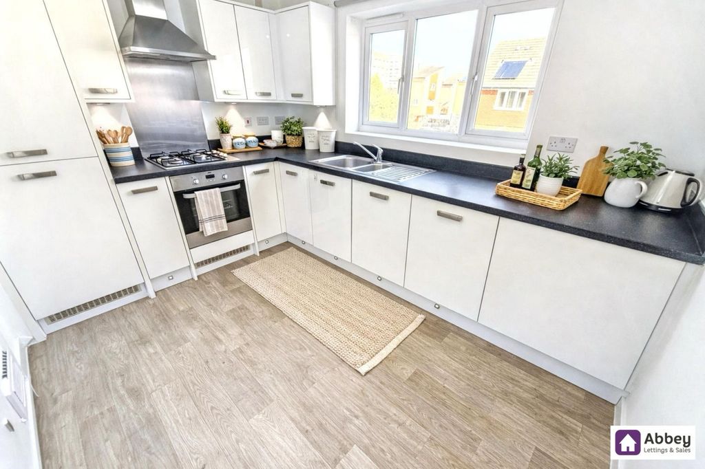 3 bed detached house for saleDarnall Road, Leicester LE2 photo 2