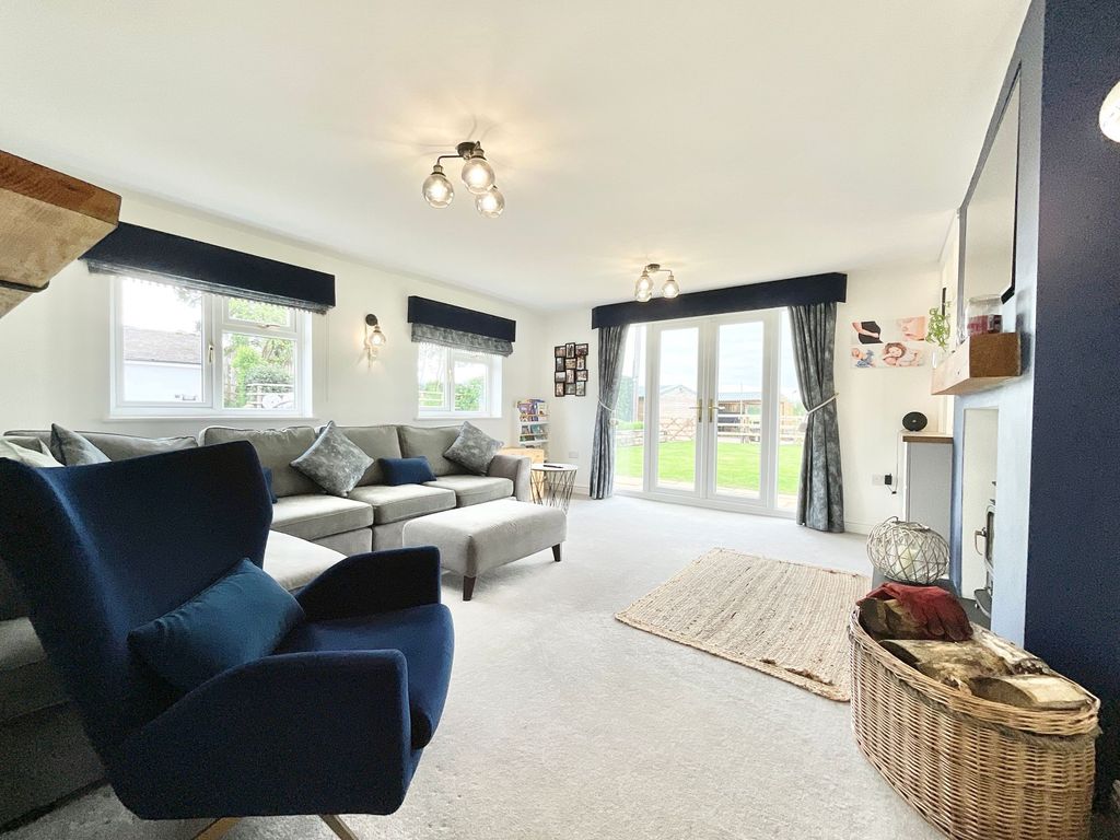 3 bed detached house for saleCash Lane, Eccleshall ST21 photo 3