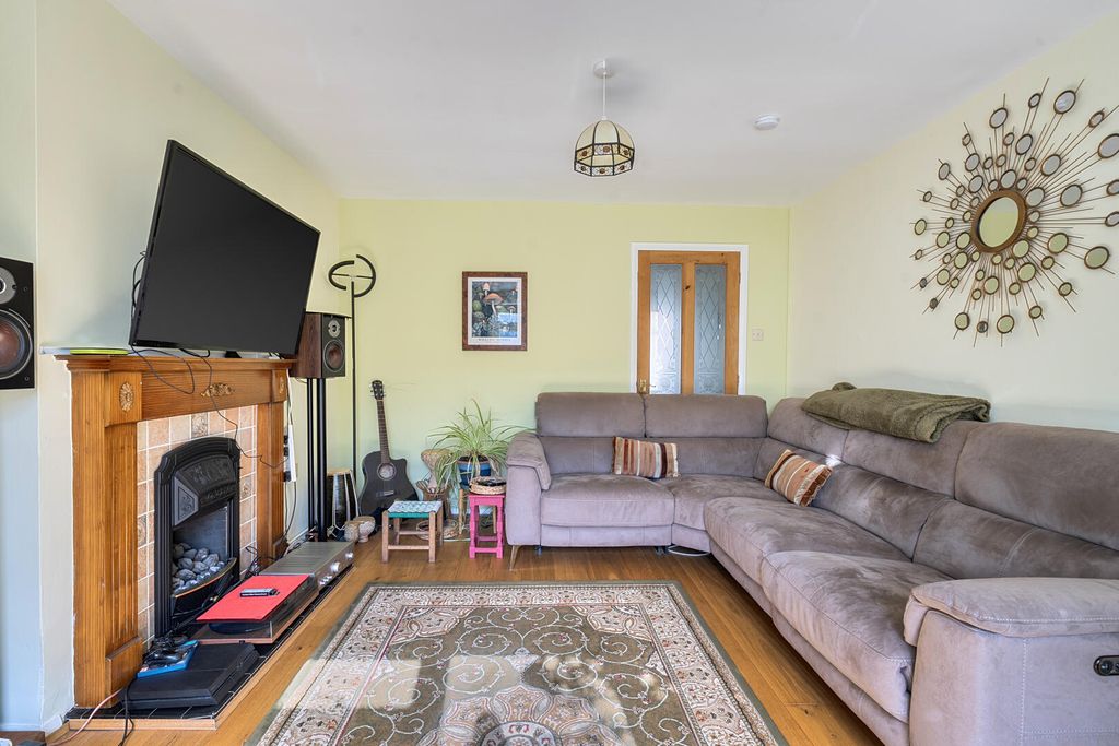 3 bed semi-detached house for saleMoonrakers, Devizes SN10 photo 5