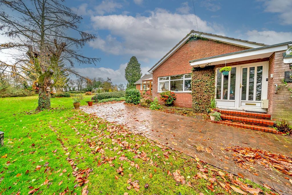 4 bed detached bungalow for saleHopton, Stafford ST18