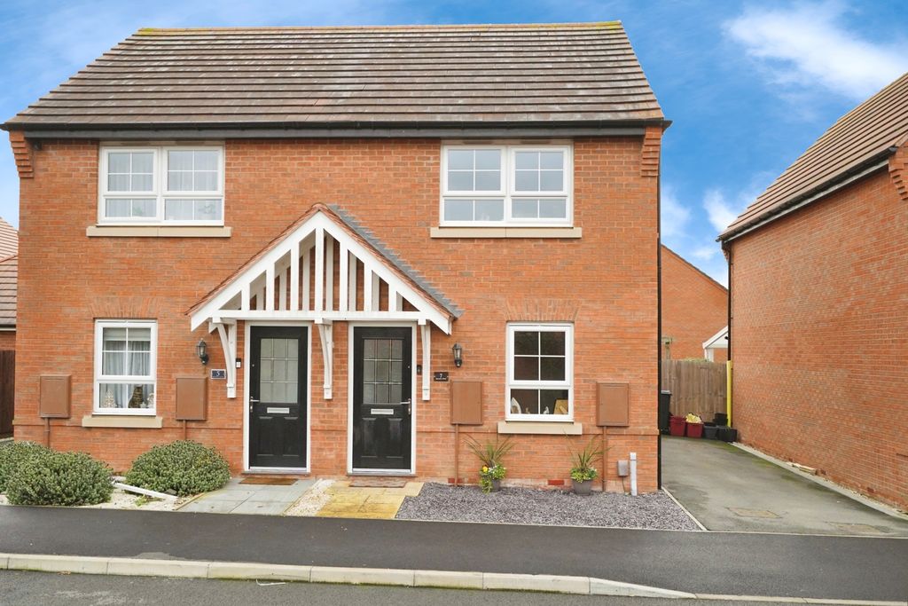 2 bed semi-detached house for saleBostock Close, Coalville, Leicestershire LE67