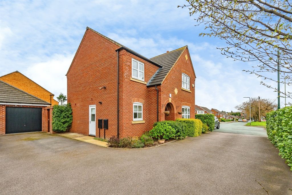 4 bed detached house for saleTamworth Road, Two Gates, Tamworth B77