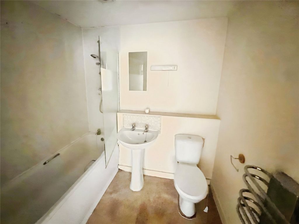 Additional image 7 of 2 bed flat for saleHendeley Court, Burton-On-Trent, Staffordshire DE14