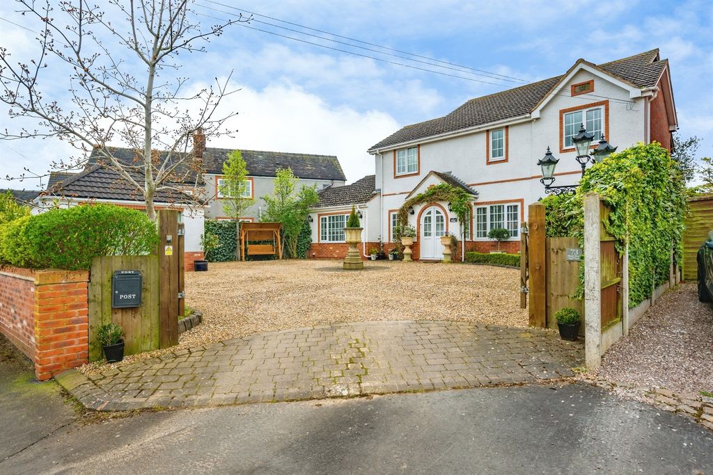 4 bed detached house for saleUttoxeter Road, Hill Ridware, Rugeley WS15