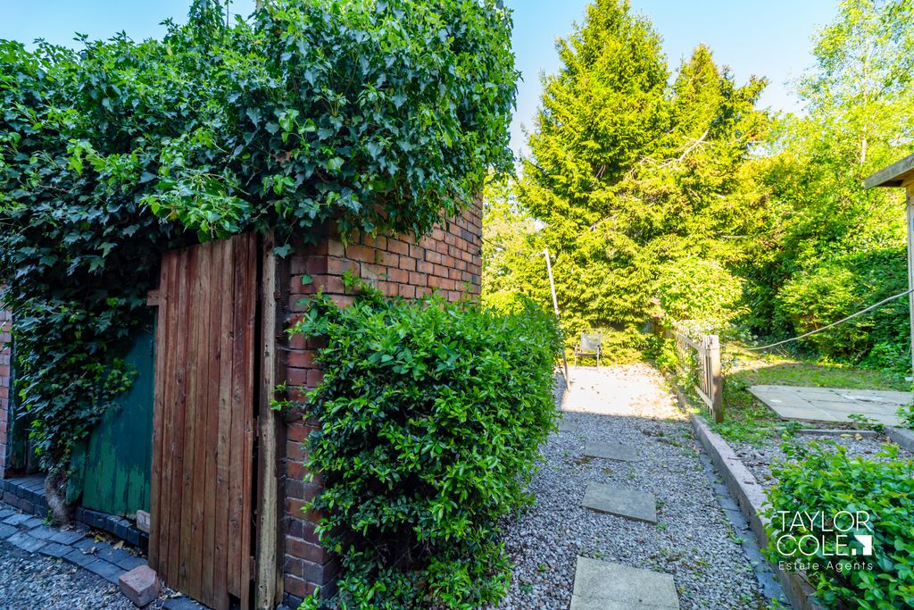 Additional image 15 of 5 bed terraced house for saleTamworth Road, Two Gates, Tamworth B77