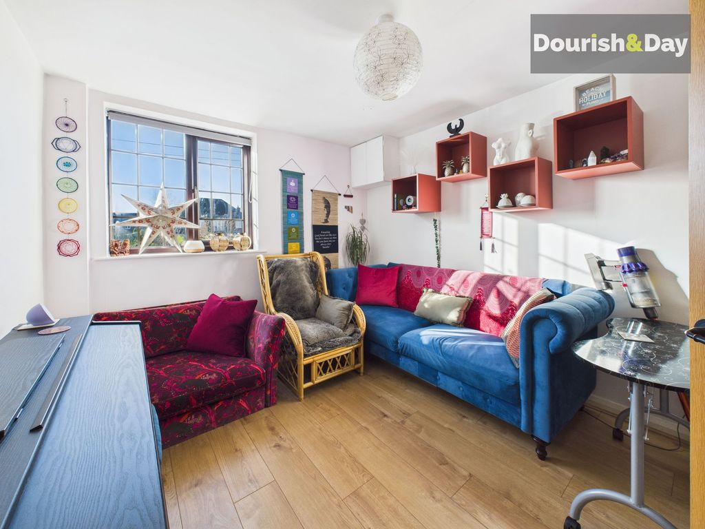 2 bed flat for salePipe Gate, Old Creamery TF9 photo 4