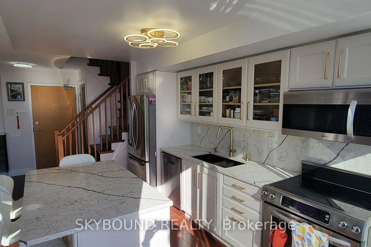 Additional image 4 of 1040 The Queensway 919