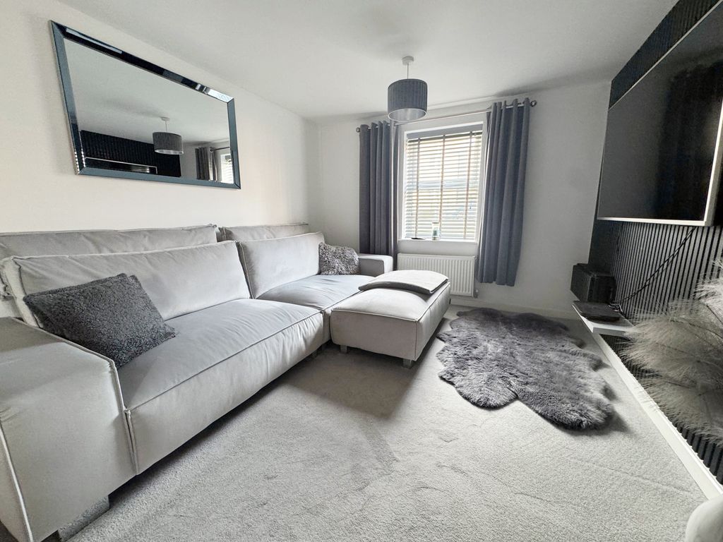 Additional image 4 of 2 bed flat for saleCloatley Crescent, Royal Wootton Bassett, Royal Wootton Bassett SN4