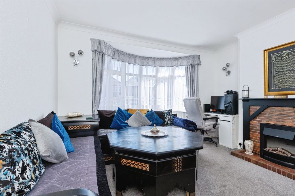 Additional image 4 of 3 bed semi-detached house for saleFrinton Avenue, Leicester LE5