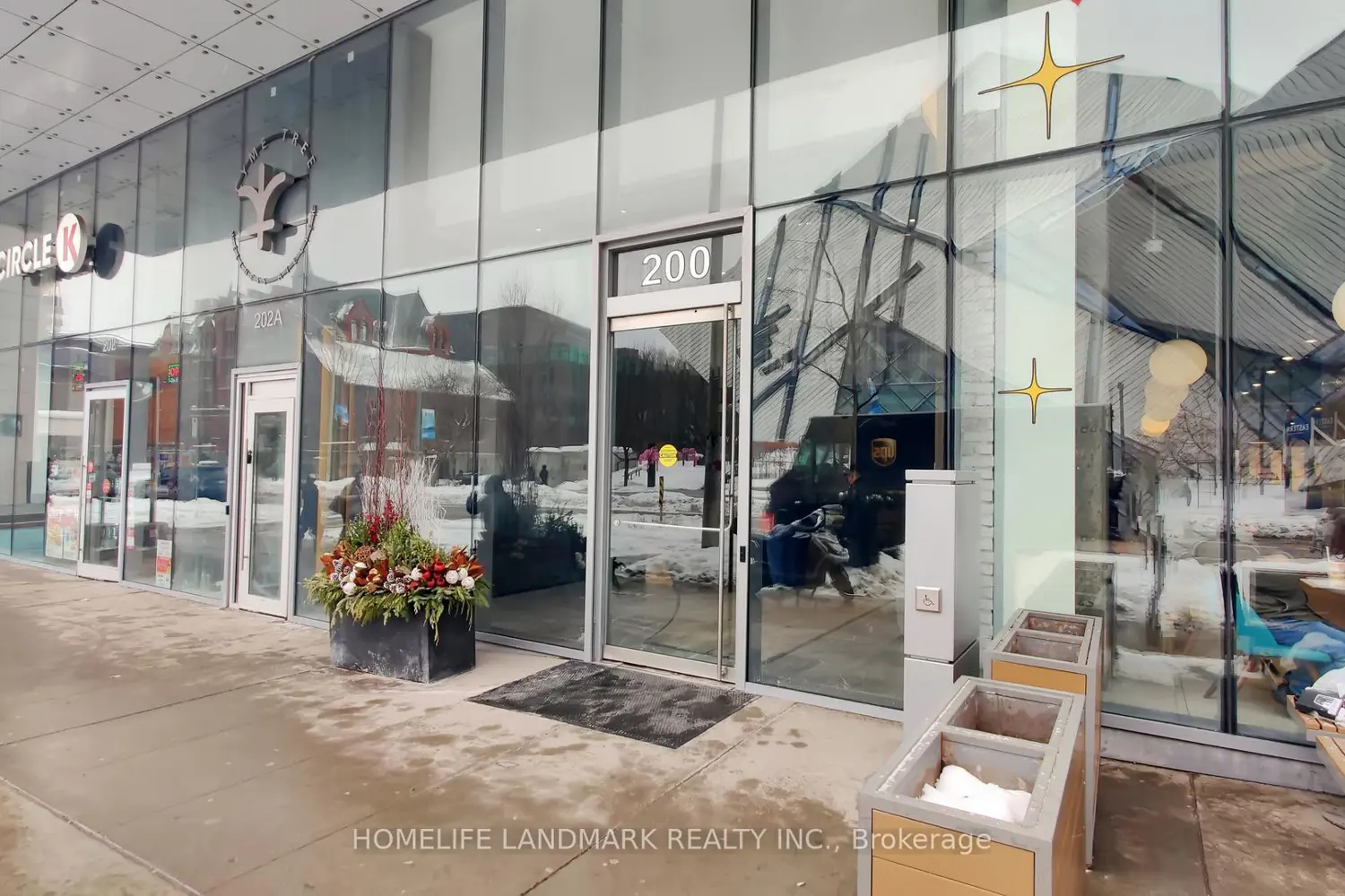 200 Bloor Street 2305