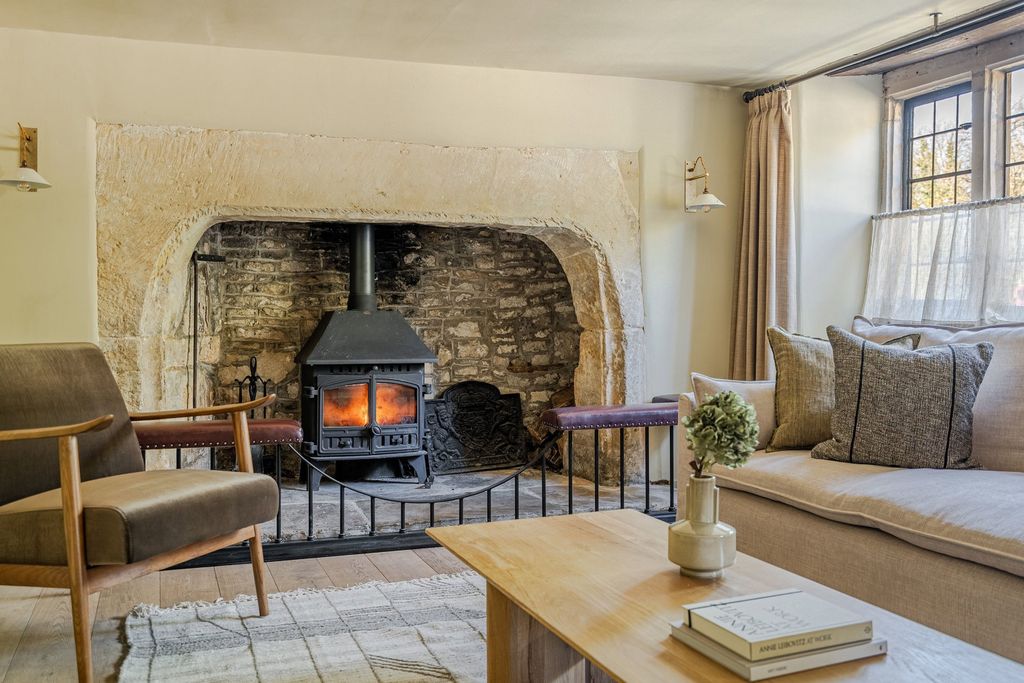 4 bed cottage for saleWaterside, Castle Combe SN14 photo 3