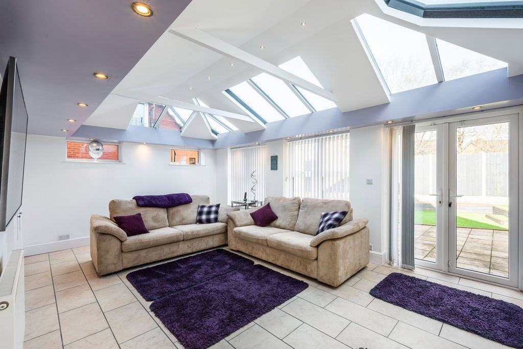 Additional image 7 of 5 bed detached house for saleWallace Court, Cheslyn Hay, Walsall WS6