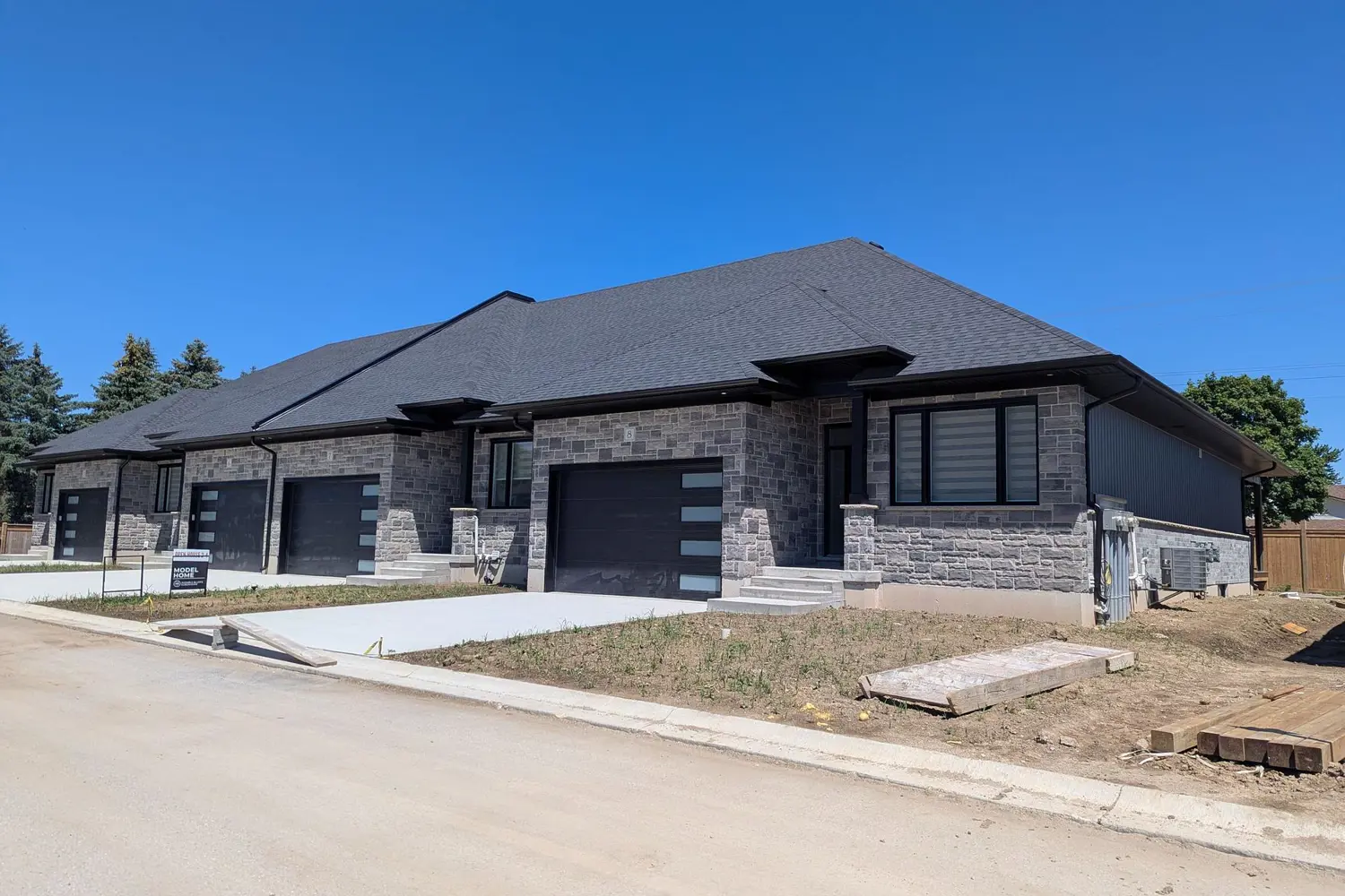 32 Postma Crescent 8