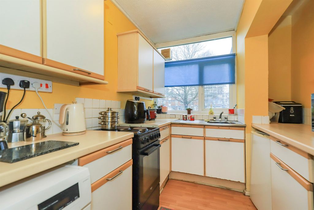 Additional image 5 of 2 bed flat for saleNewbridge Crescent, Wolverhampton WV6