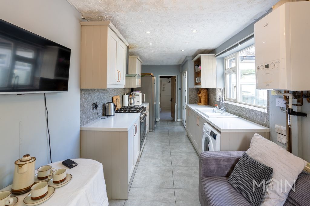 Additional image 8 of 3 bed semi-detached house for saleHumberstone Drive, Leicestershire LE5