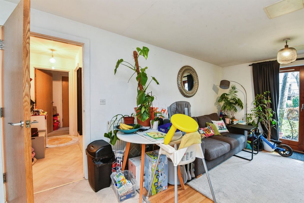 Additional image 4 of 2 bed flat for saleCowleaze, Chippenham SN15