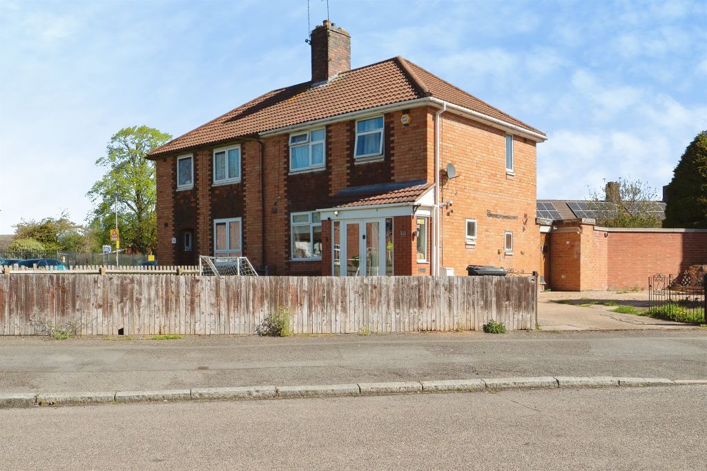 3 bed semi-detached house for saleDunholme Road, Leicester LE4