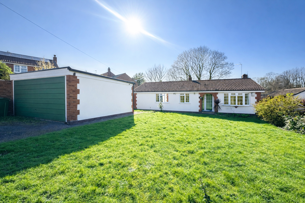 3 bed bungalow for saleButt Hole Lane, Shepshed, Loughborough LE12