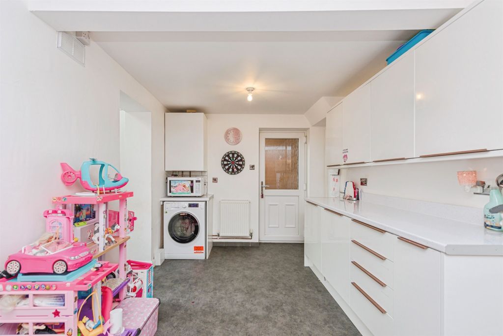 Additional image 5 of 3 bed semi-detached house for saleGlendale Court, Wilnecote, Tamworth B77