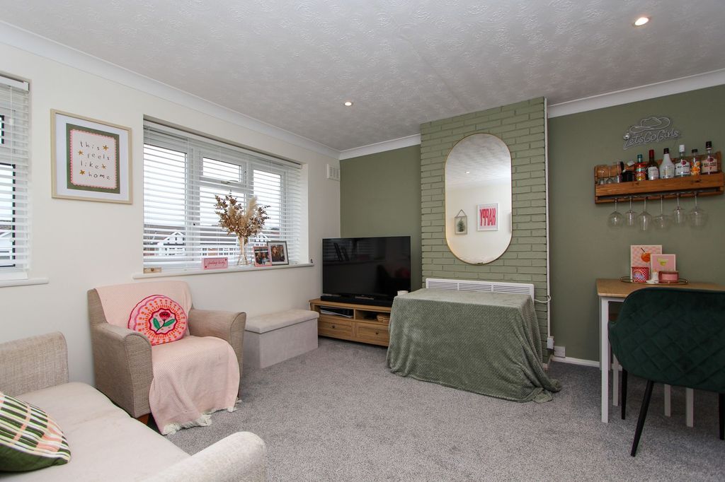 2 bed maisonette for saleShellley Drive, Four Oaks B74 photo 5